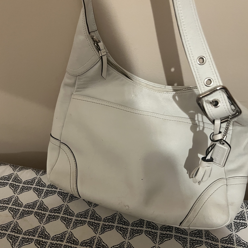 Elegant White Leather Shoulder Bag